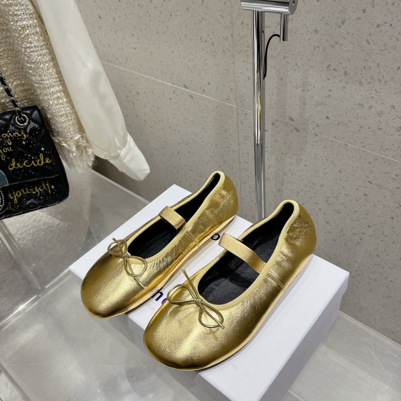 Other flat shoes